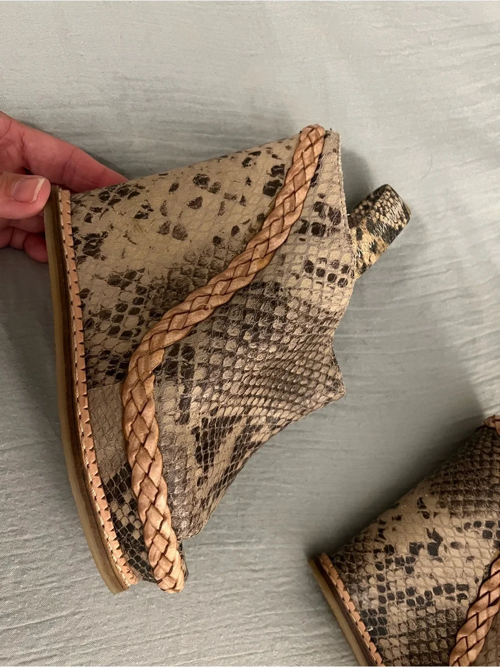 Boutique 9 tall wedge size 6
